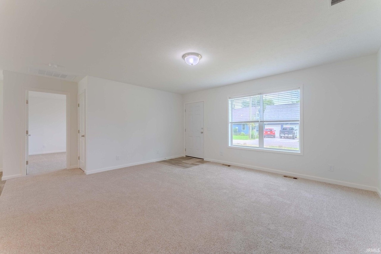 1575 Hawthorne St - Photo 5 of 21
