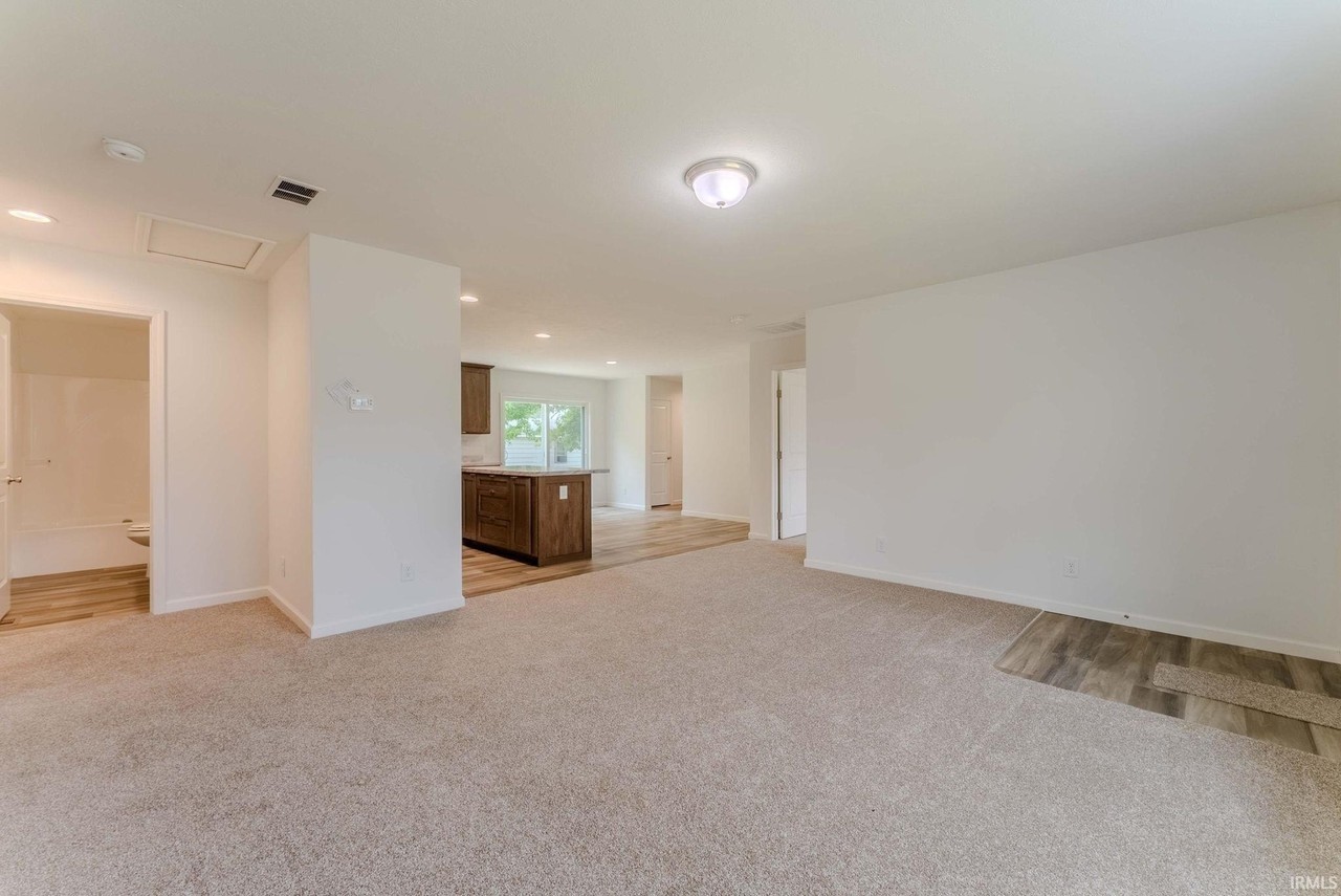 1575 Hawthorne St - Photo 6 of 21