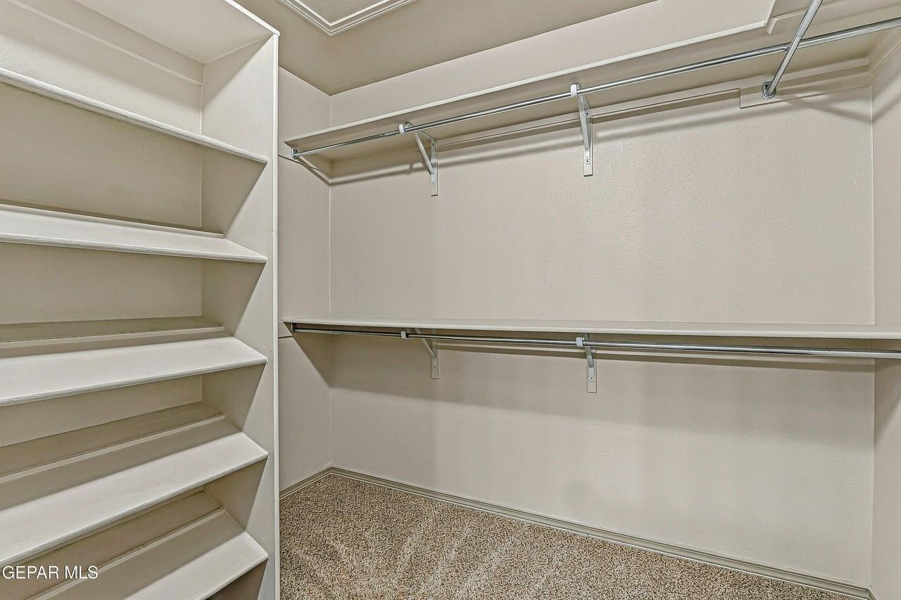 14308 Woods Point Ave - Photo 4 of 34