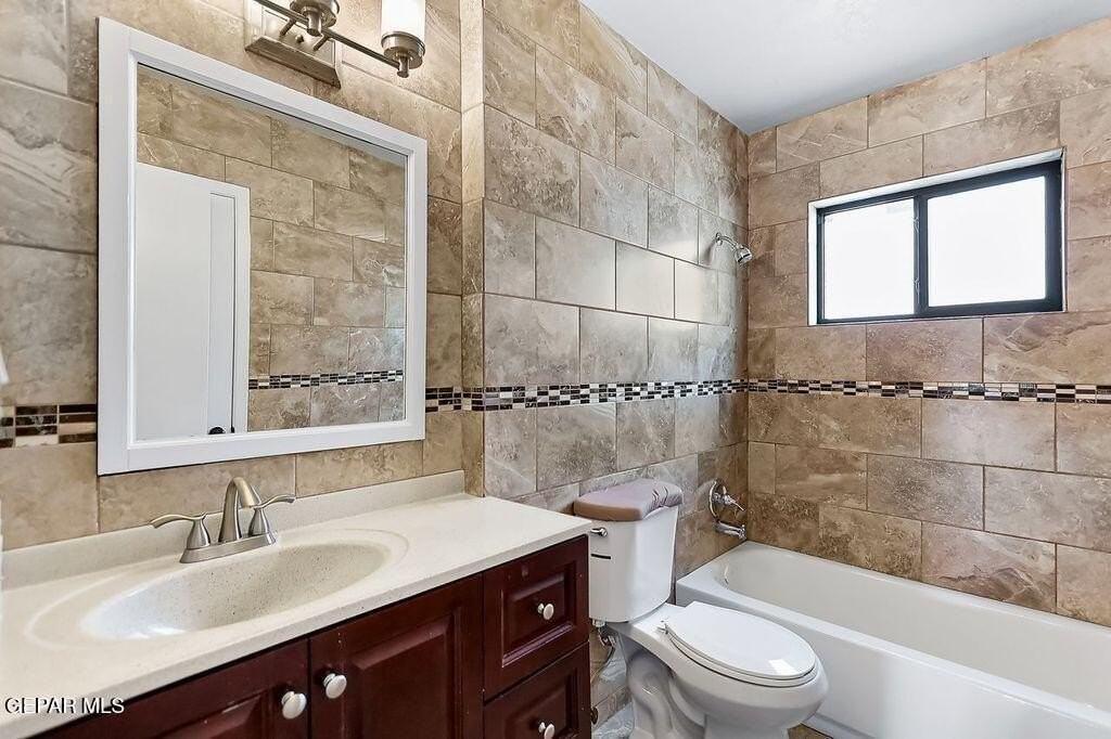 17001 Darrington Rd - Photo 3 of 50
