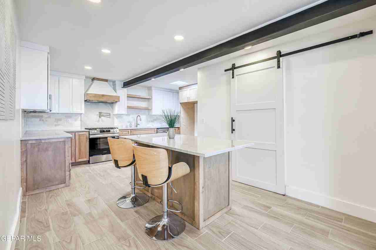 704 Mckelligon Dr - Photo 5 of 42