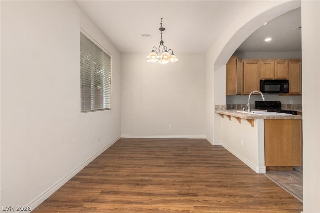 9109 Kinross Ave - Photo 5 of 30