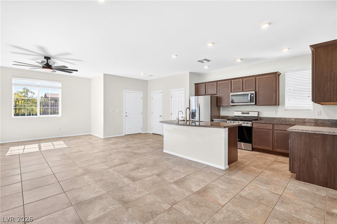 10687 Sariah Skye Ave - Photo 5 of 27