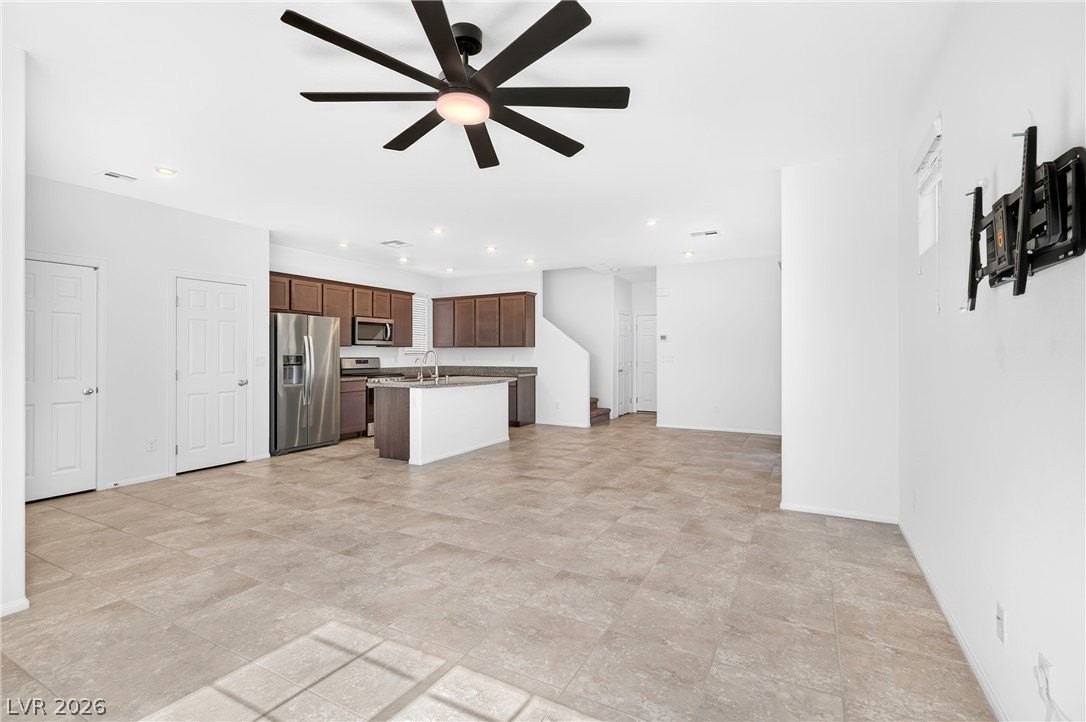 10687 Sariah Skye Ave - Photo 6 of 27