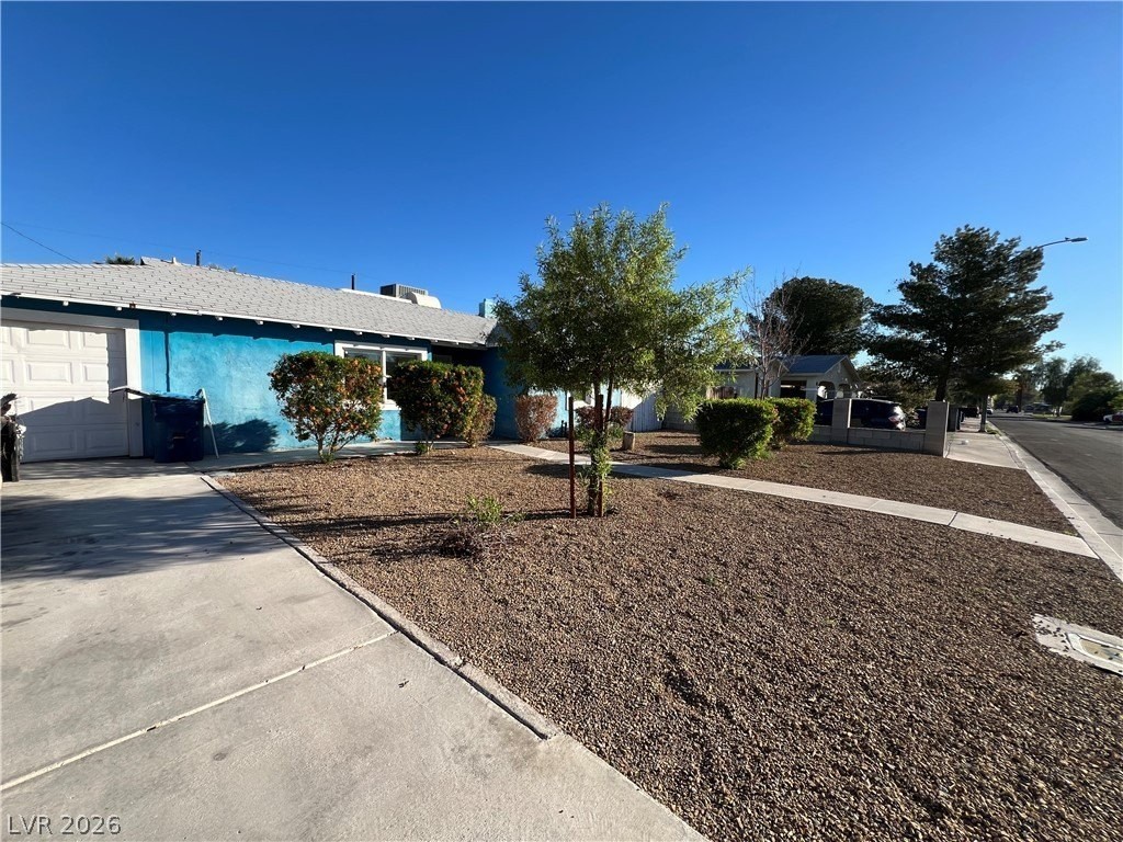 1011 Norman Ave - Photo 2 of 26