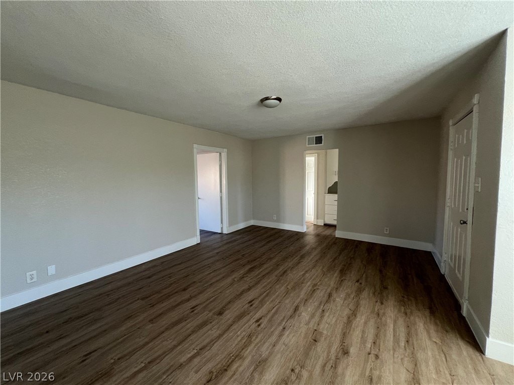 1011 Norman Ave - Photo 5 of 26