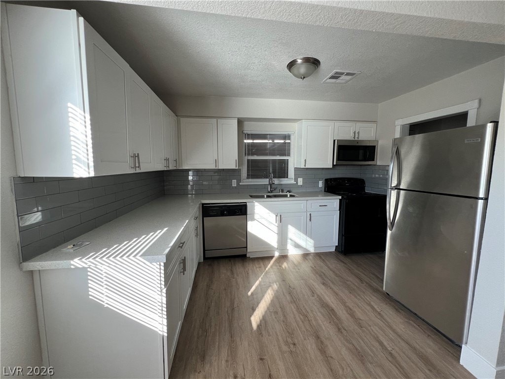 1011 Norman Ave - Photo 6 of 26
