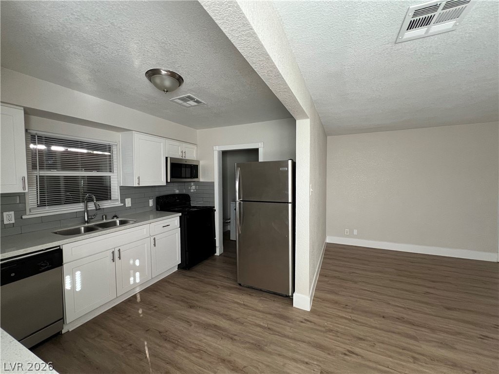 1011 Norman Ave - Photo 7 of 26