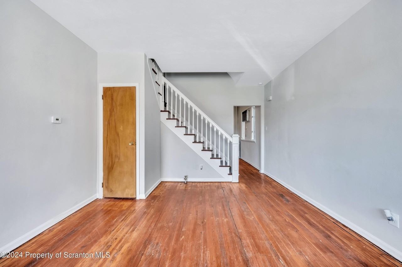 418 N Main St - Photo 5 of 27