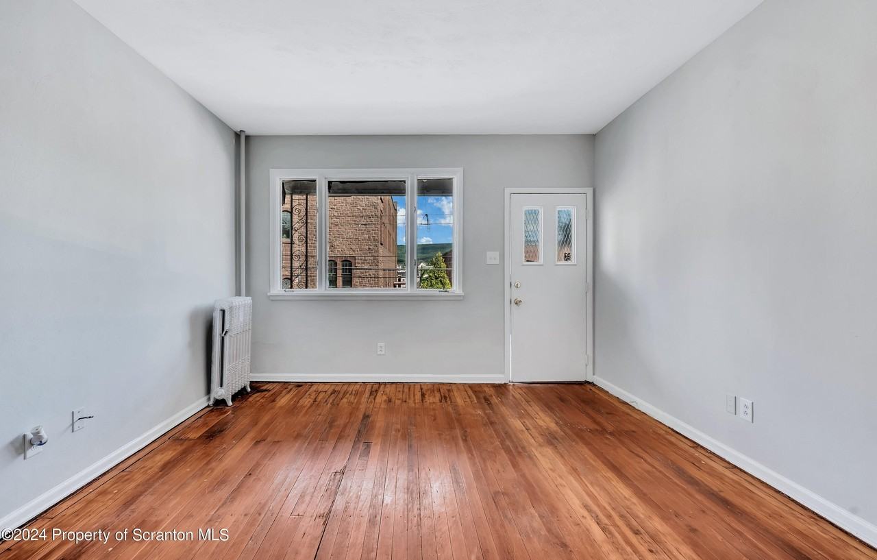 418 N Main St - Photo 7 of 27