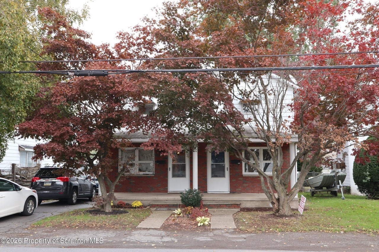 391 W 6th St - Photo 3 of 18