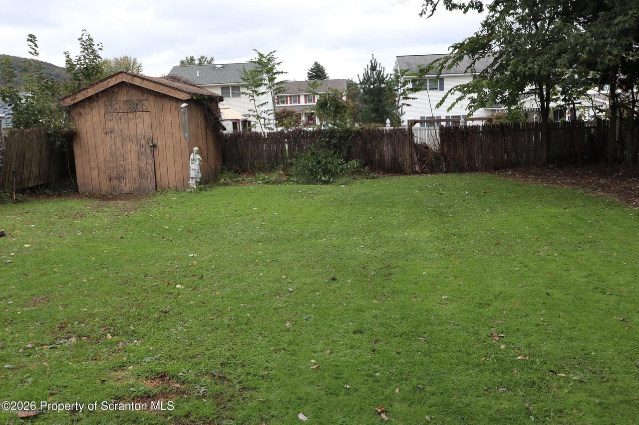 391 W 6th St - Photo 4 of 18