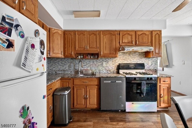 8 Kelly St - Photo 2 of 17