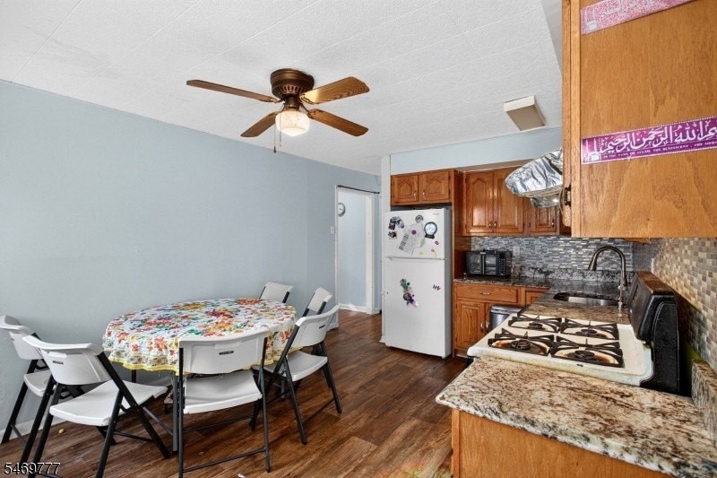 8 Kelly St - Photo 5 of 17