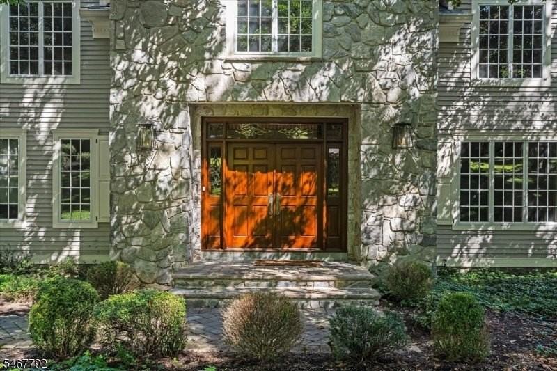 2 Cobblefield Rd - Photo 2 of 50