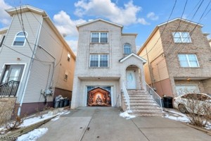 featured image of 614 Bond St