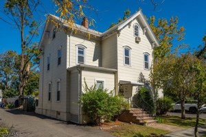 featured image of 33 Monroe Pl #3