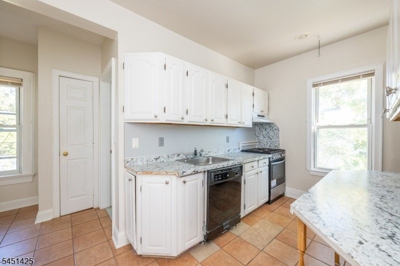 33 Monroe Pl #3 - Photo 7 of 23
