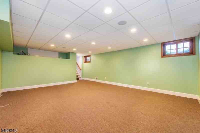 746 Valley Rd - Photo 3 of 30
