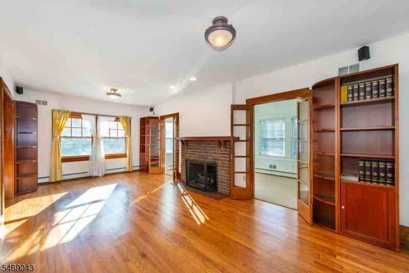 746 Valley Rd - Photo 5 of 30