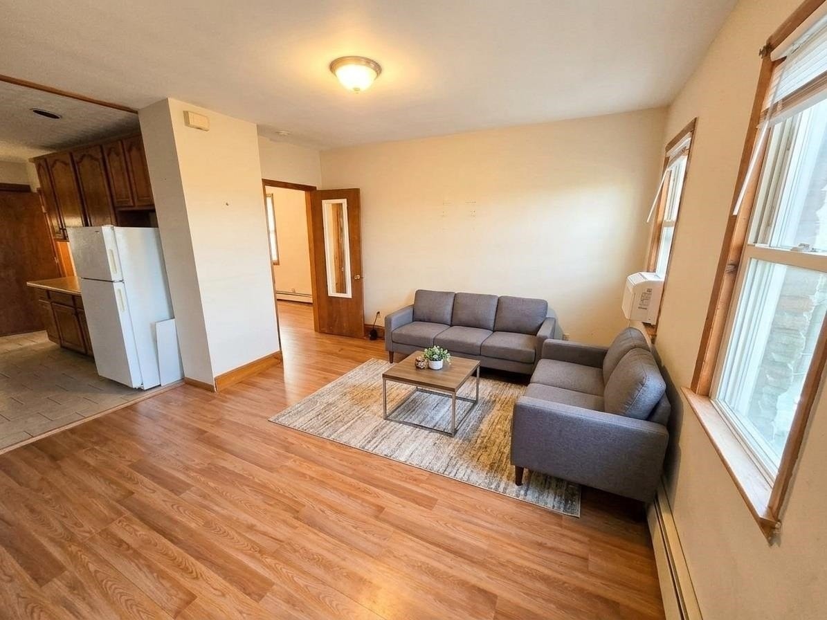 435 Washington St #2ndFL - Photo 2 of 8