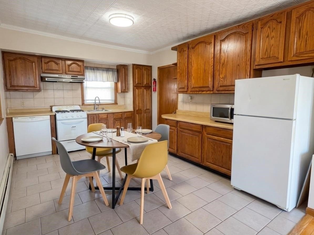 435 Washington St #2ndFL - Photo 3 of 8