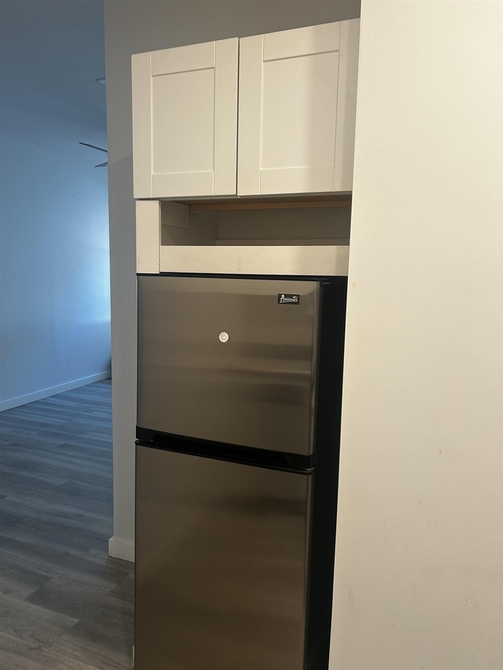 215 Mallory Ave - Photo 4 of 8