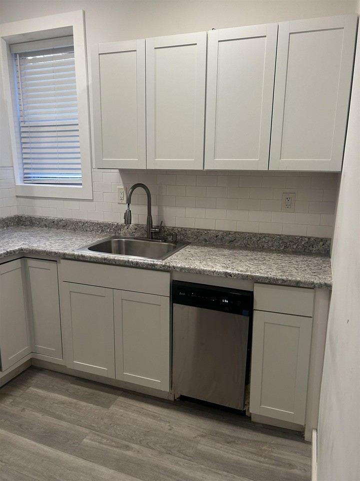 215 Mallory Ave - Photo 5 of 8