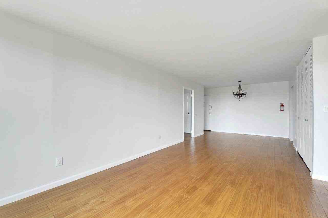 9019 Wall St - Photo 3 of 13