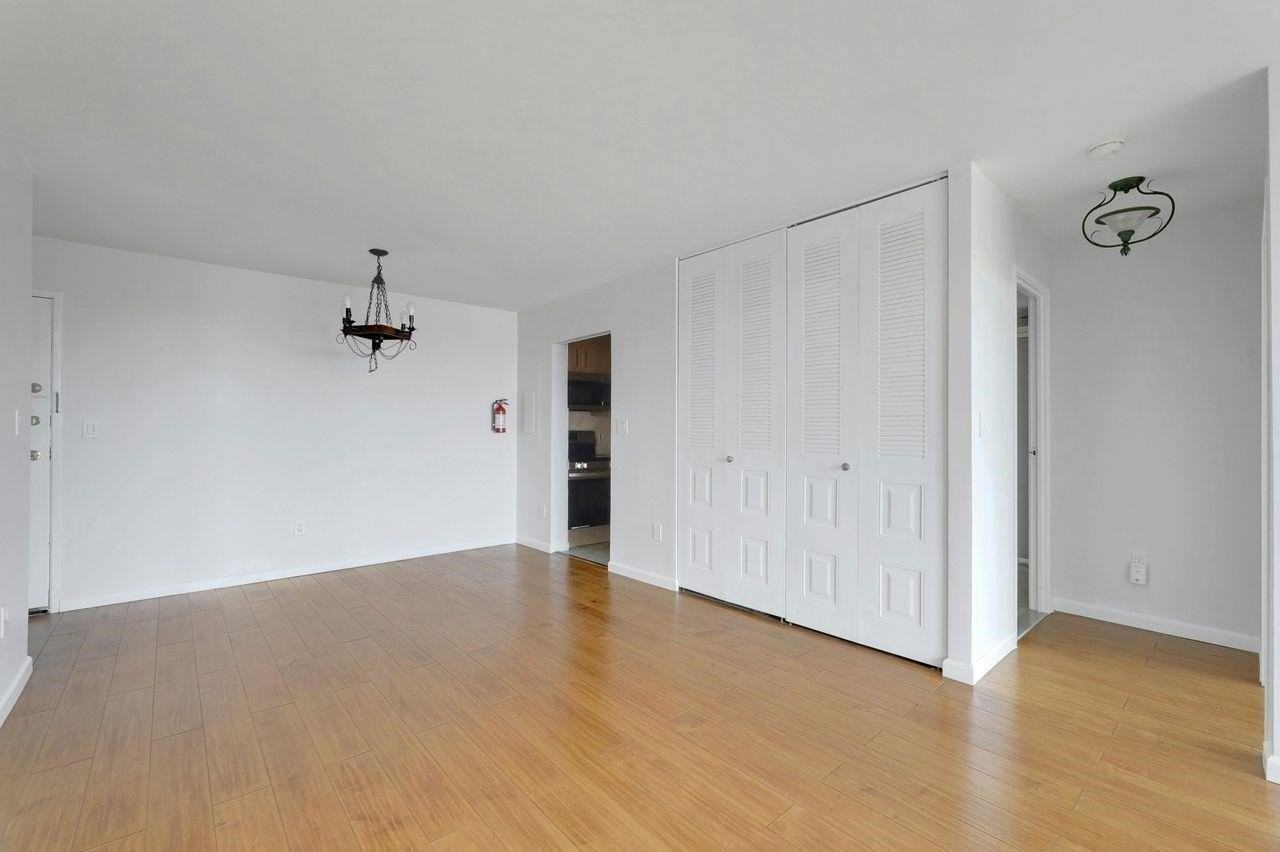 9019 Wall St - Photo 4 of 13