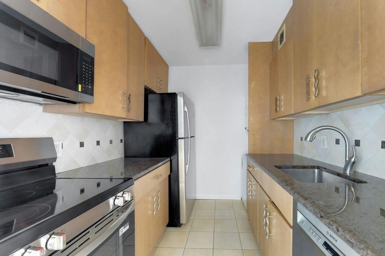 9019 Wall St - Photo 5 of 13