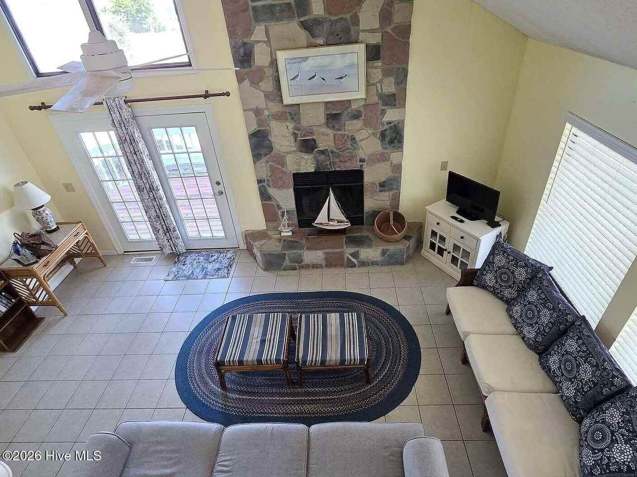901 Seafarer Dr - Photo 4 of 32