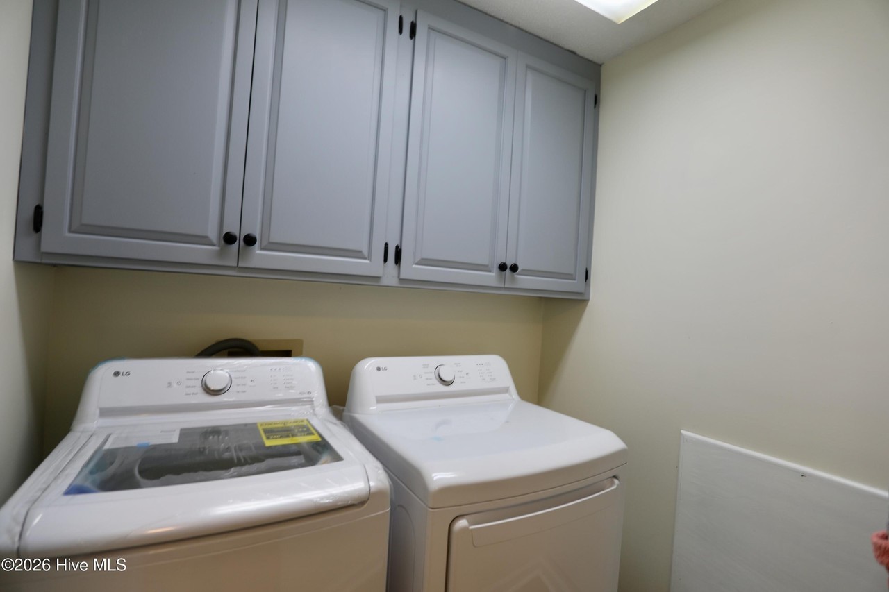 234 Persimmon Dr Apt C - Photo 4 of 25