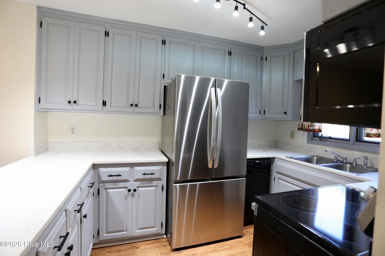 234 Persimmon Dr Apt C - Photo 5 of 25