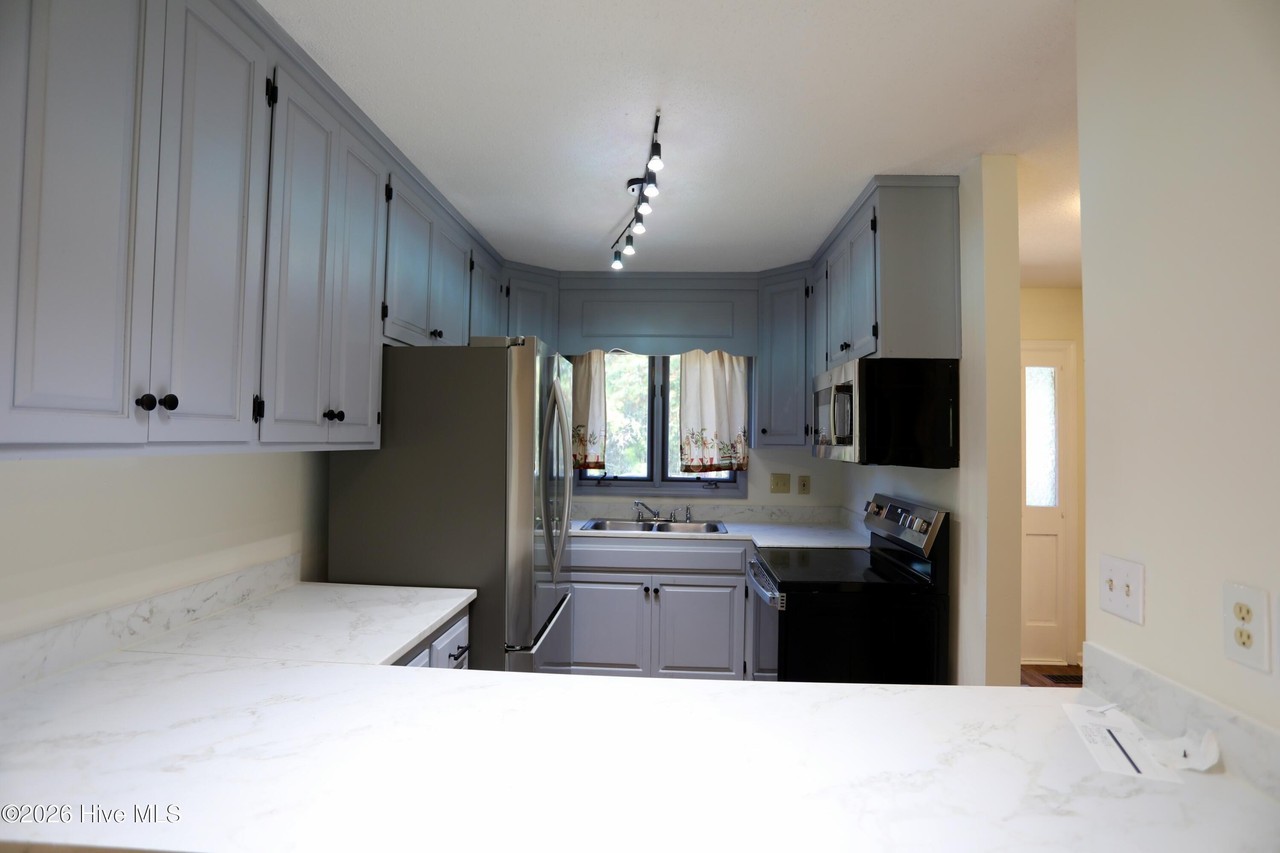 234 Persimmon Dr Apt C - Photo 6 of 25