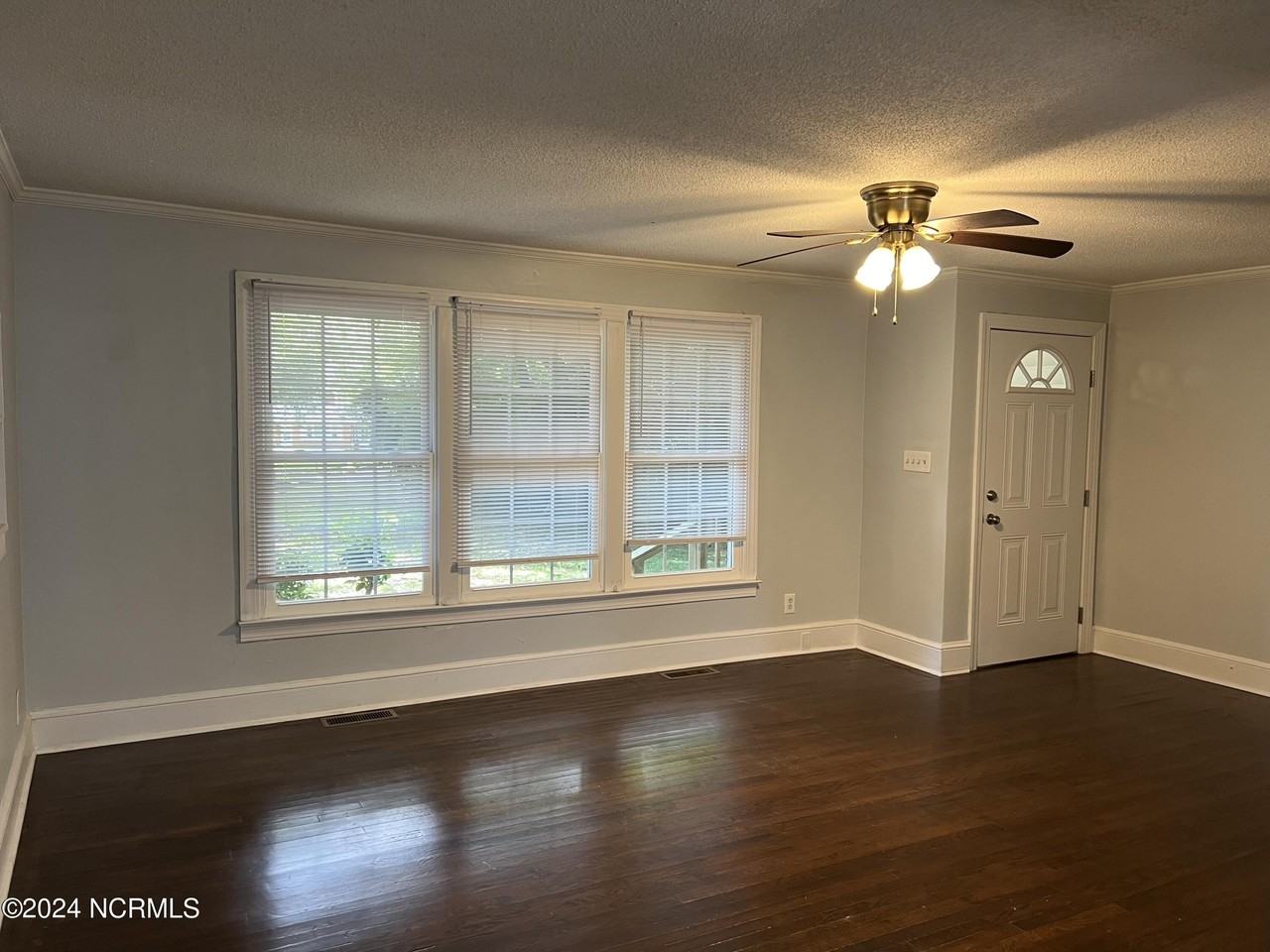 2503 Madison Cir - Photo 4 of 30