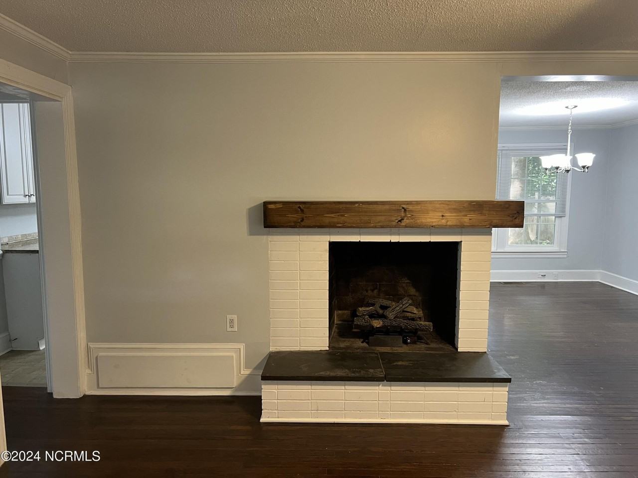 2503 Madison Cir - Photo 5 of 30