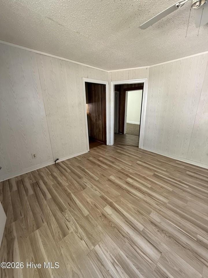 807 Ward St - Photo 2 of 11