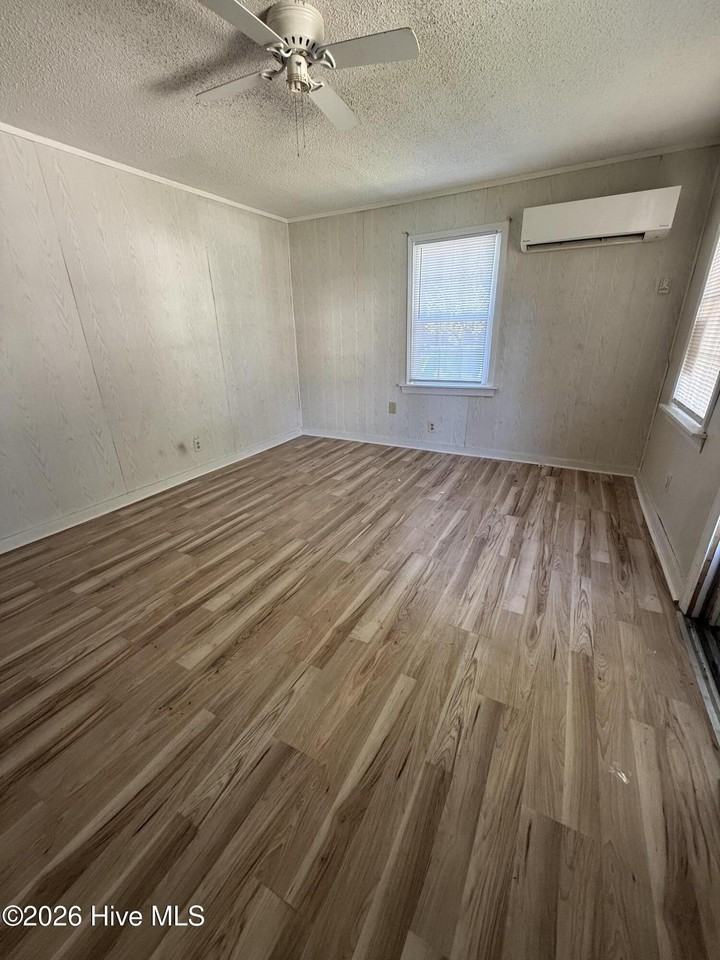 807 Ward St - Photo 3 of 11