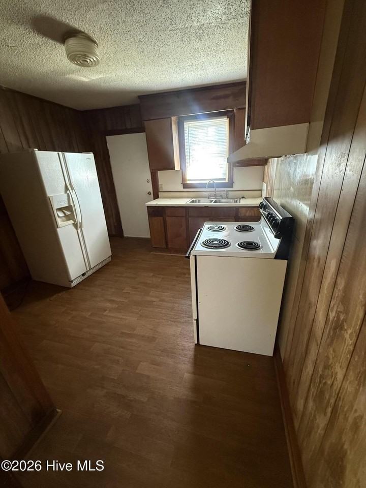 807 Ward St - Photo 5 of 11