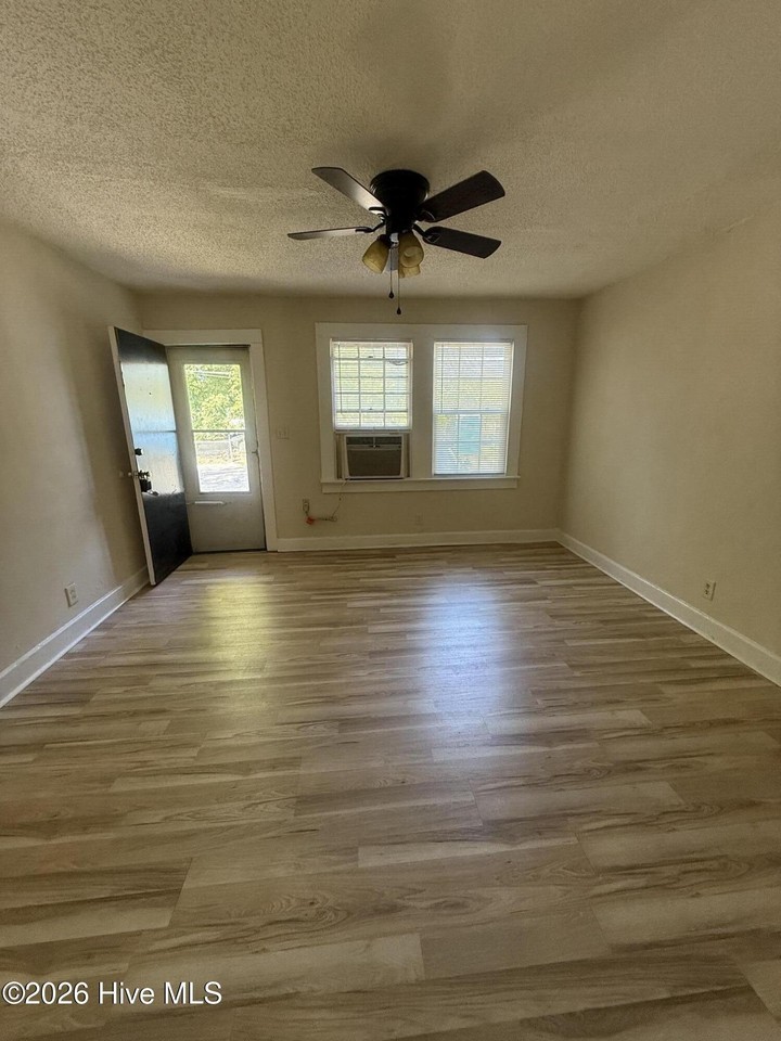 413 Vance St - Photo 3 of 10