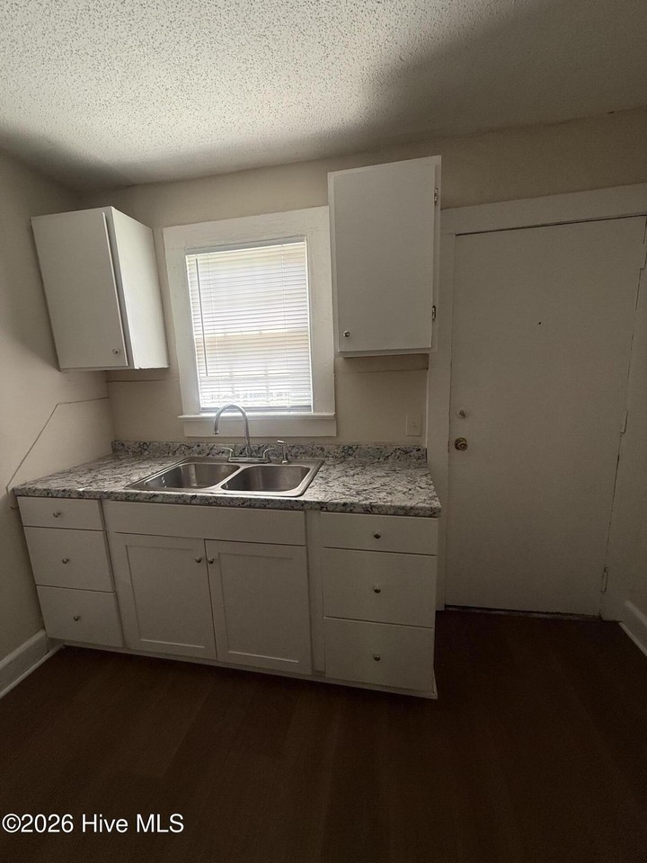 413 Vance St - Photo 4 of 10