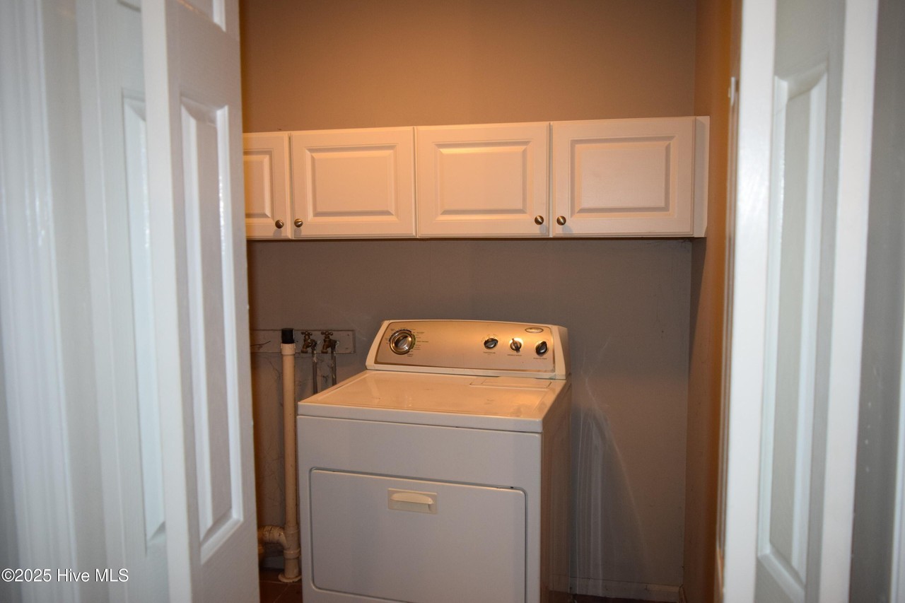 340 Lake Forest Dr - Photo 3 of 9