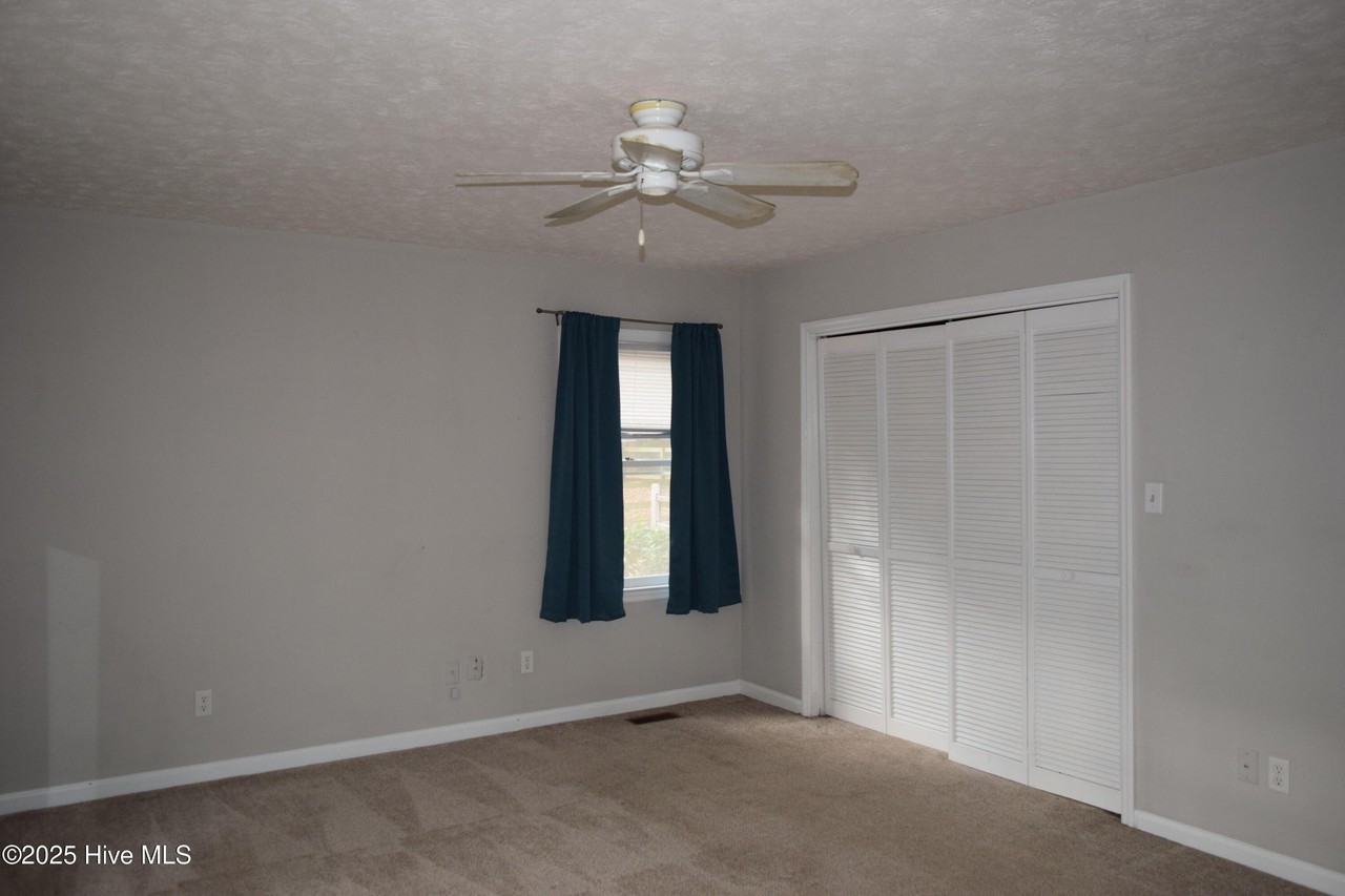 340 Lake Forest Dr - Photo 6 of 9
