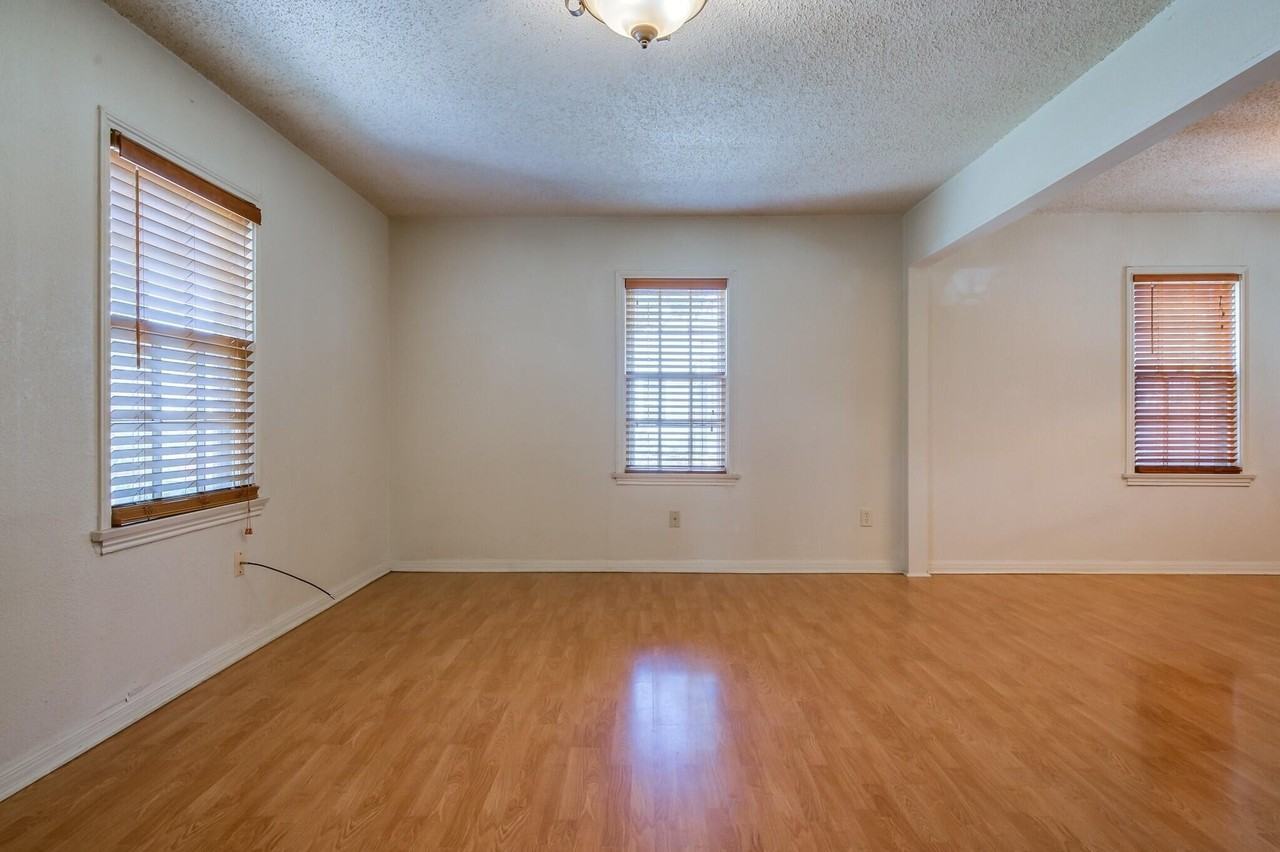 2414 29th St - Photo 4 of 17