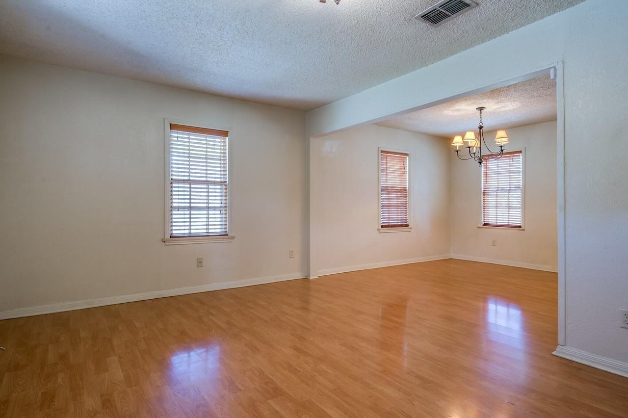 2414 29th St - Photo 5 of 17