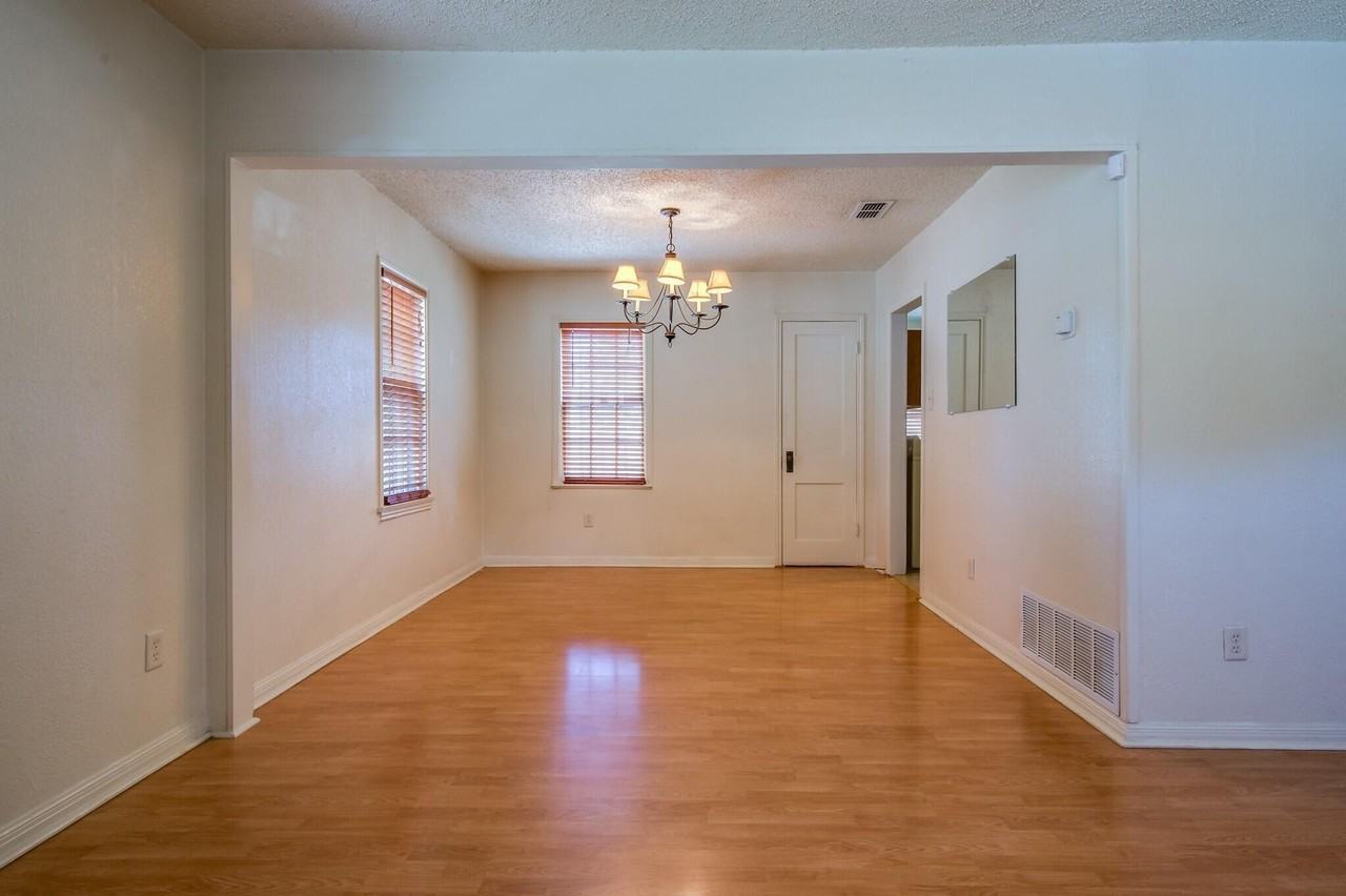 2414 29th St - Photo 6 of 17