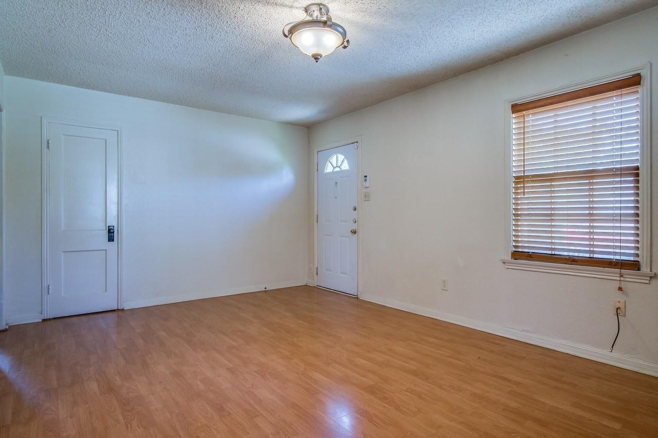 2414 29th St - Photo 7 of 17