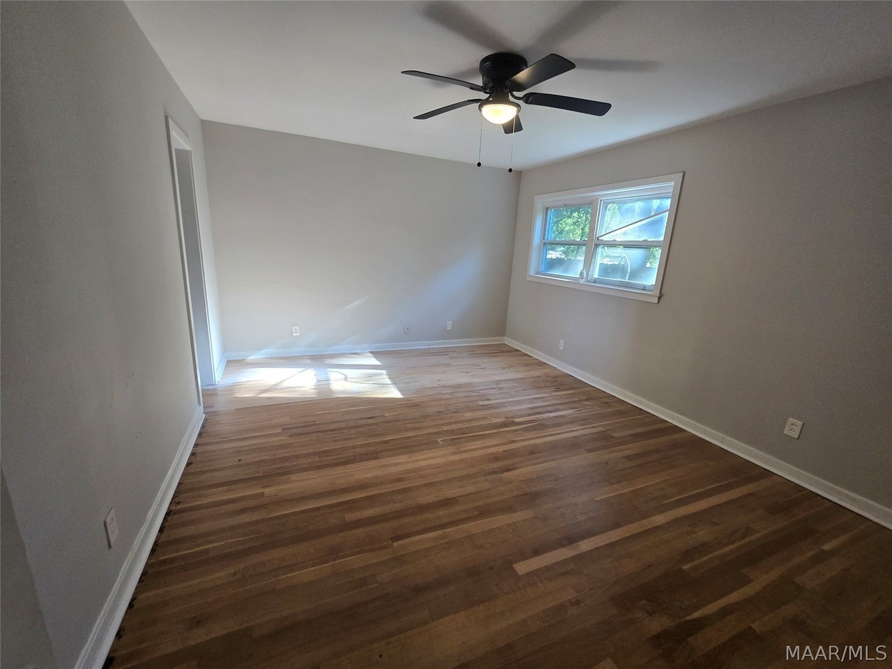 3725 Wesley Dr - Photo 6 of 9