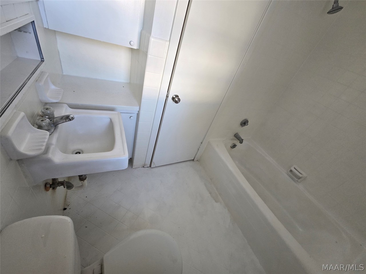 3725 Wesley Dr - Photo 7 of 9